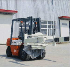 Xe nâng kẹp phuy