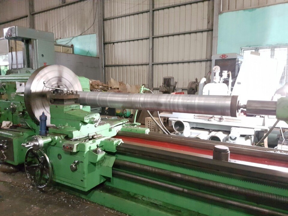 Máy tiện vạn năng