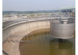 Thiết bị gạt bùn