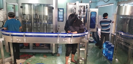 Dây chuyền chiết rót chai tự động