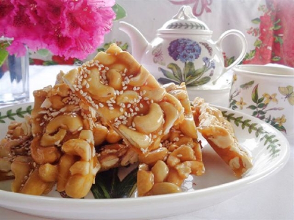 Kẹo hạt điều