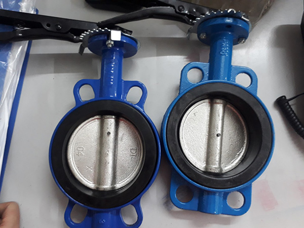 Van bướm tay gạt bằng gang