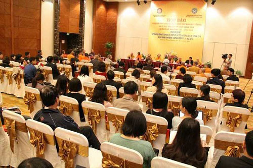 Tổ chức họp báo