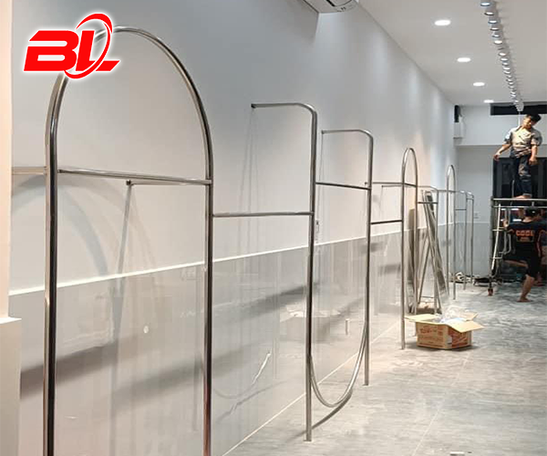 Kệ treo quần áo inox