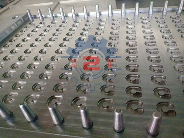 Khuôn cao su ép tức
