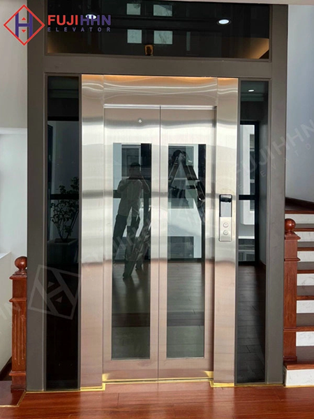 Thang máy lồng kính