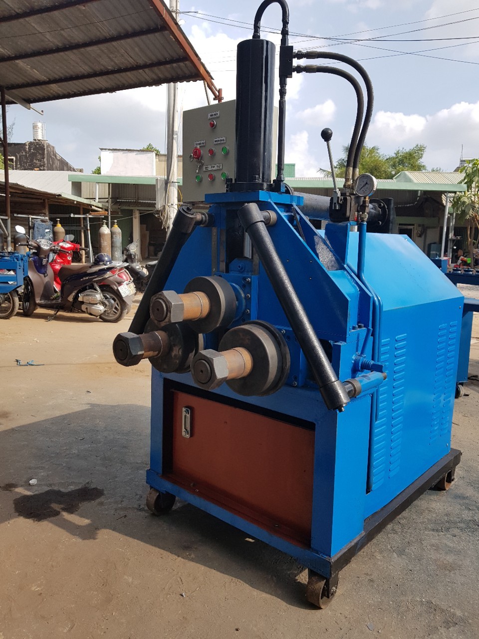 Máy uốn ống