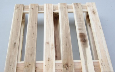Pallet gỗ 2 hướng nâng