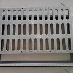 Song chắn rác bằng gang xám