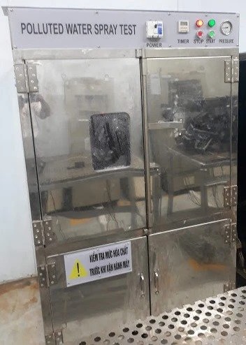 Water spray machine