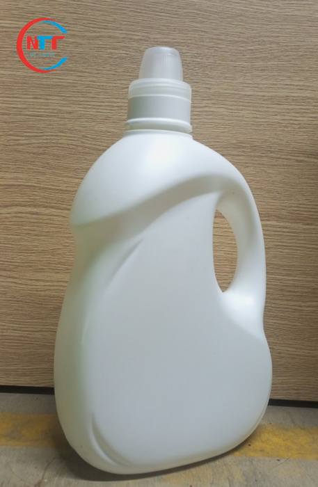 Can nước giặt 3,6 lít