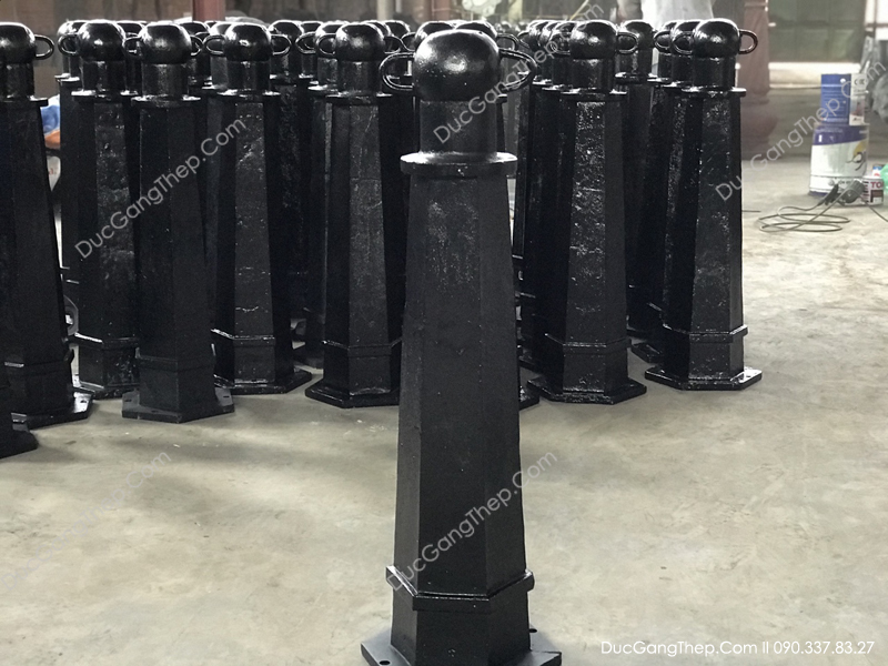Đúc trụ gang chắn đường