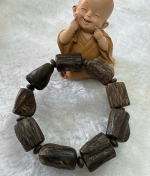Vòng Tay Trầm Chìm