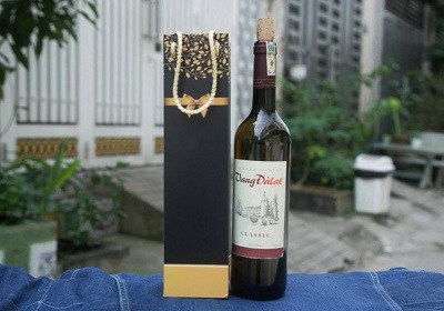 In túi giấy đựng rượu
