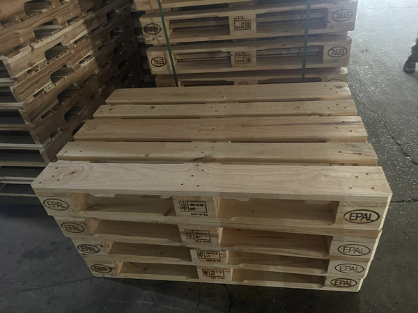Pallet gỗ thông