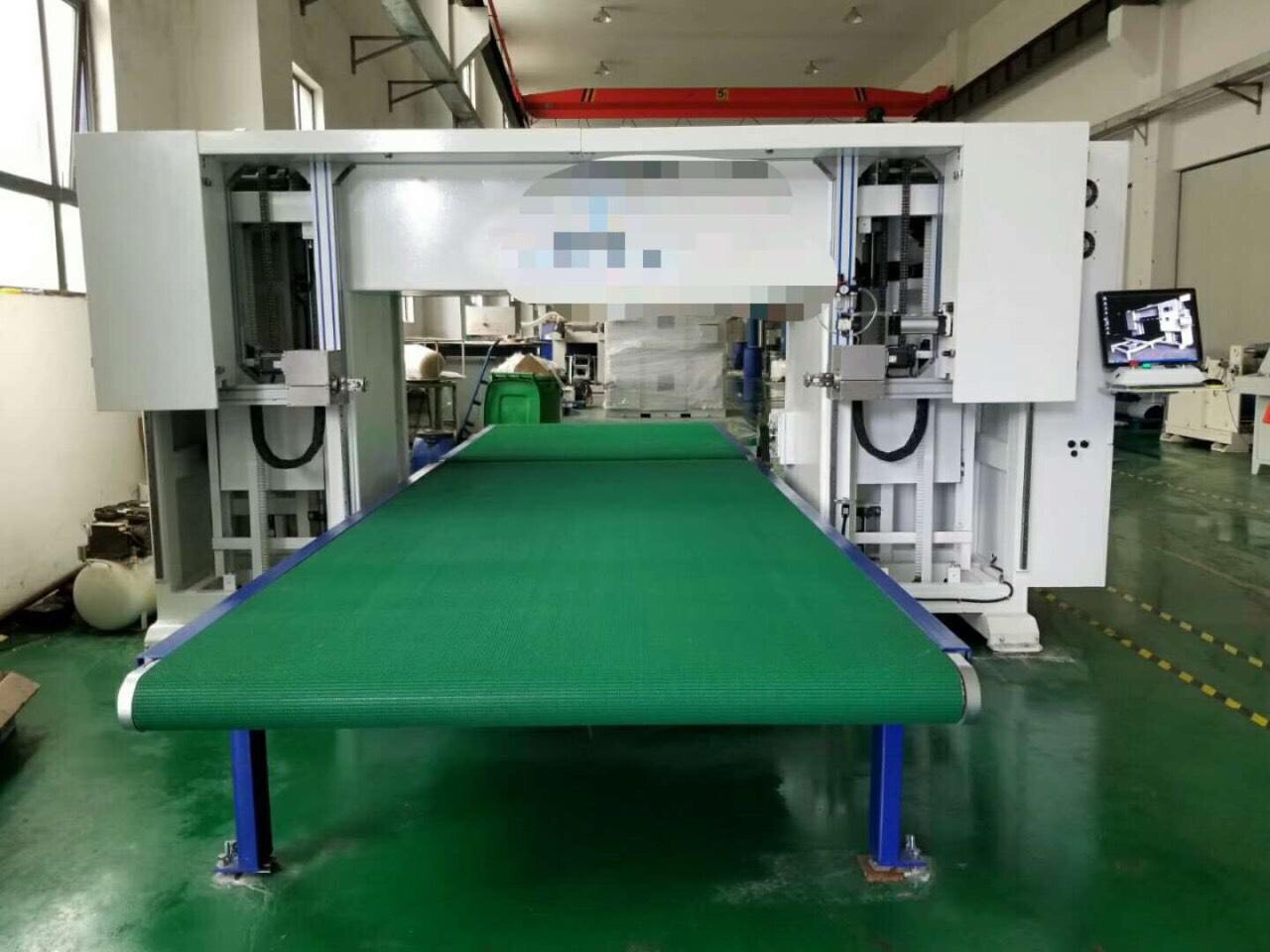 Máy cắt mút CNC