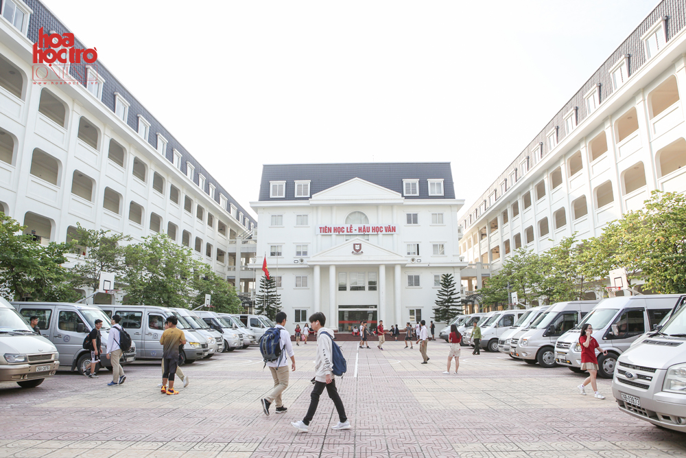 Xây dựng trường học