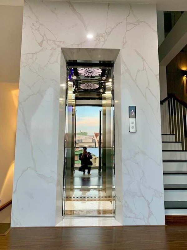 Thang máy tải khách