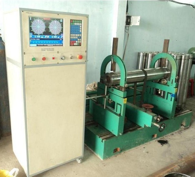 Máy cân bằng động
