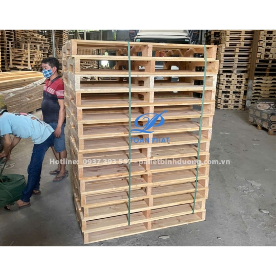 Pallet gỗ 4 hướng nâng