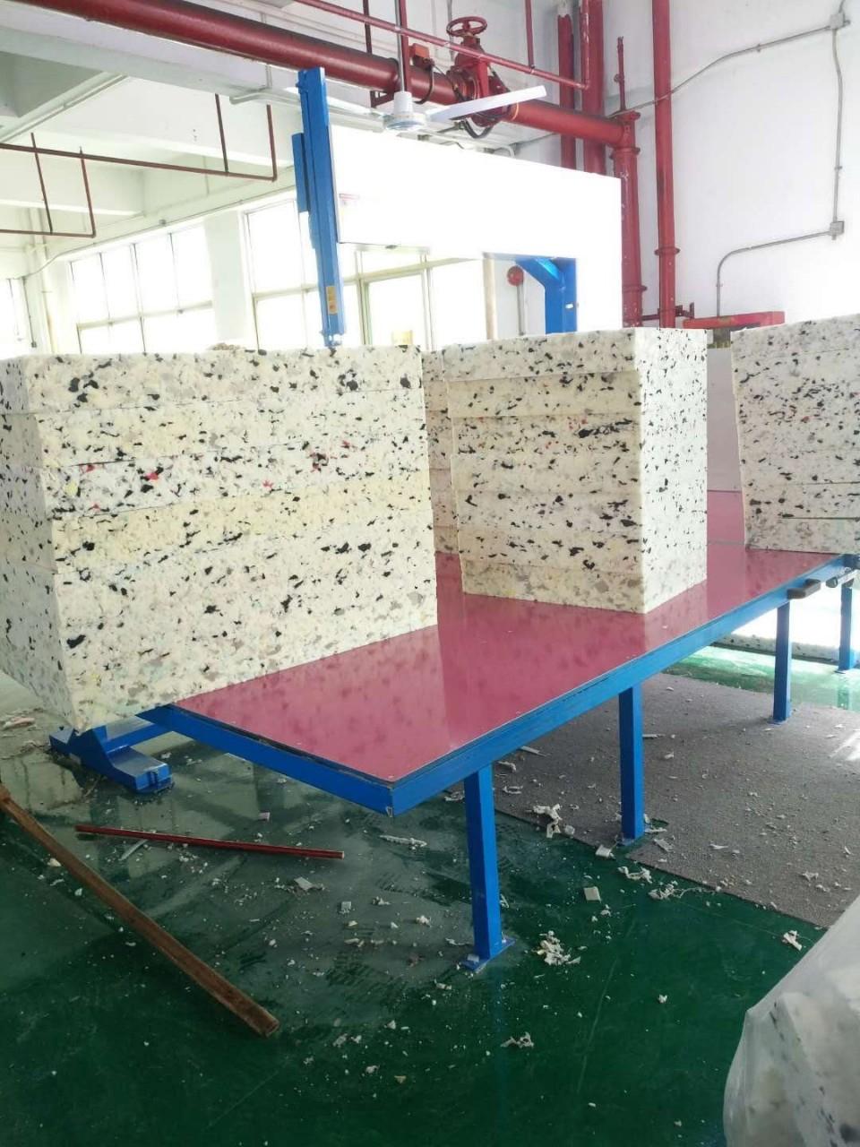 Máy cắt mút đứng