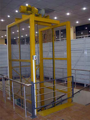Thang máy tải hàng dạng tời