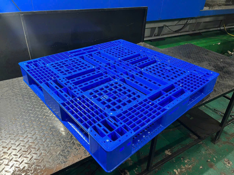 Pallet nhựa liền khối