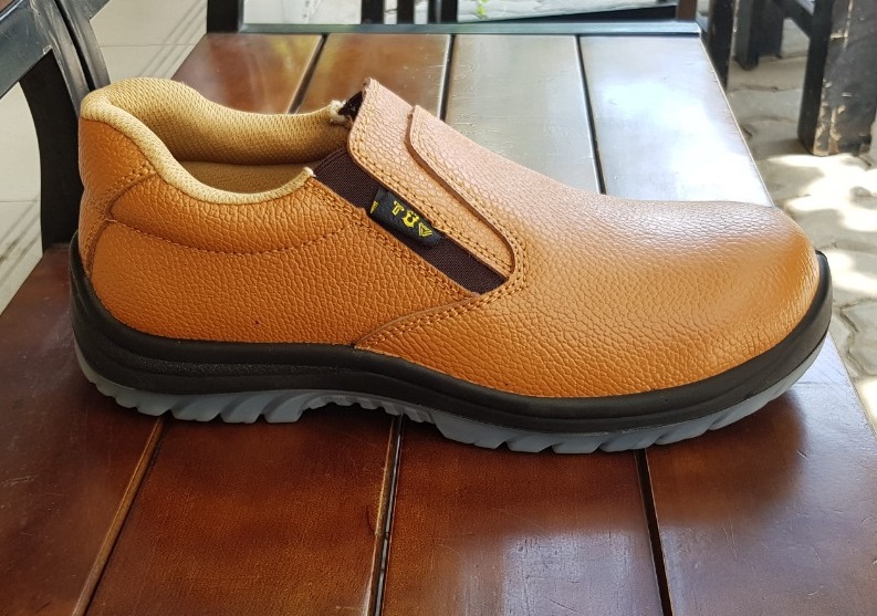 Giày bảo hộ lao động TUV