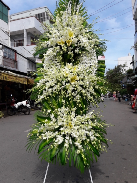 Vòng hoa chia buồn