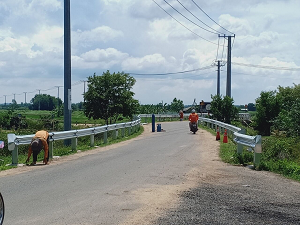 Thi Công Hộ Lan, Tôn Sóng