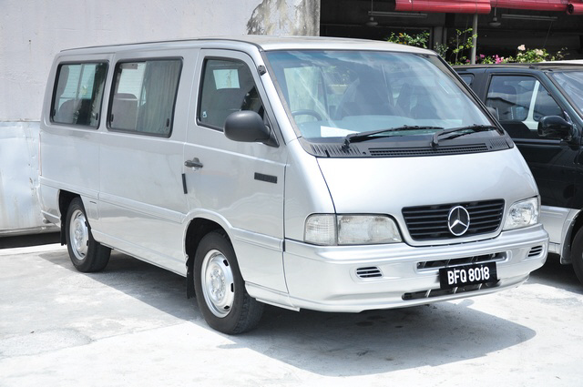 Cho thuê xe 16 chỗ Mercedes