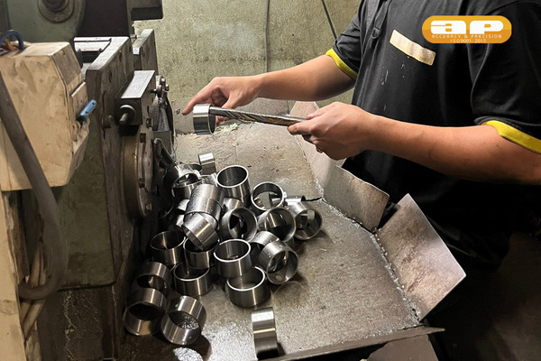 Gia công tiện CNC
