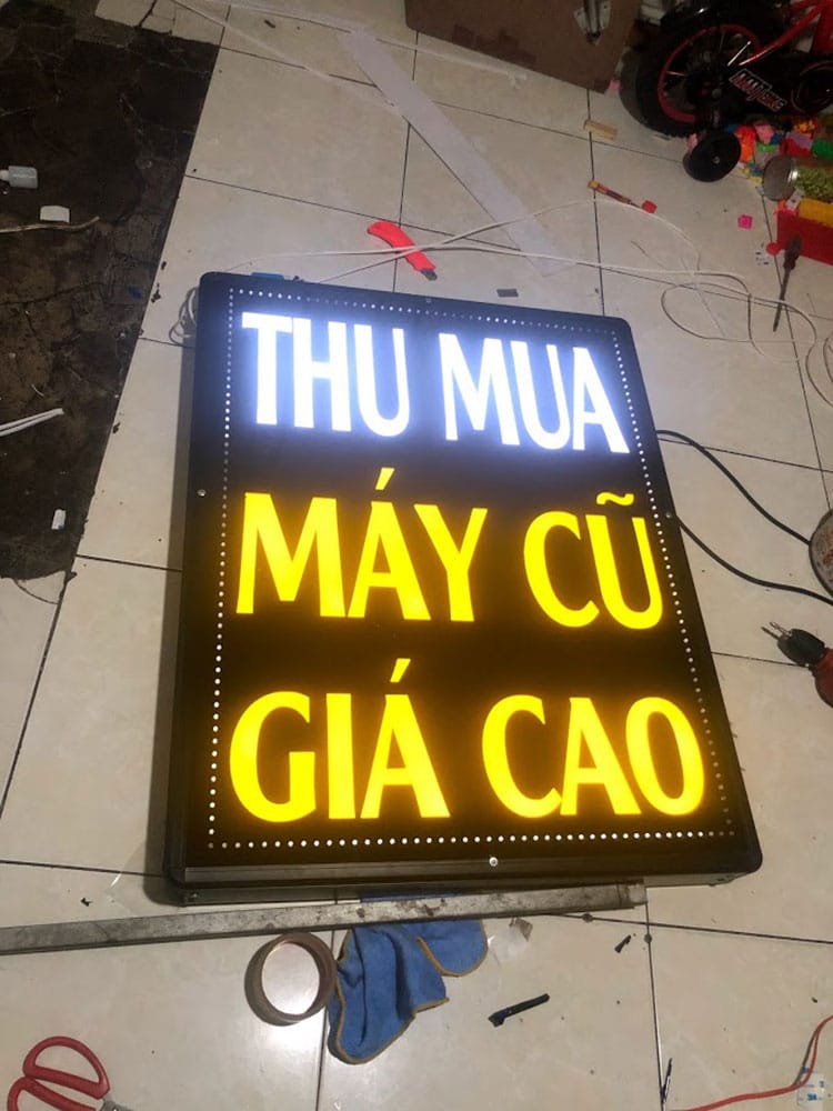 Bảng hiệu hộp đèn mica