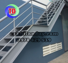 Bậc cầu thang Grating
