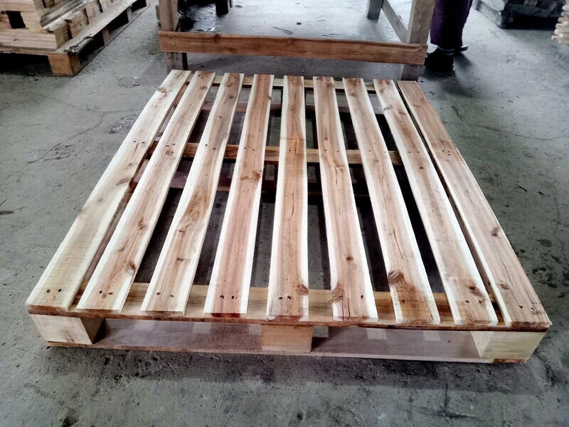 Pallet gỗ 4 hướng nâng