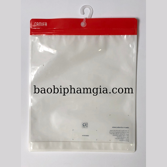 Túi đựng quần áo có gắn móc nhựa