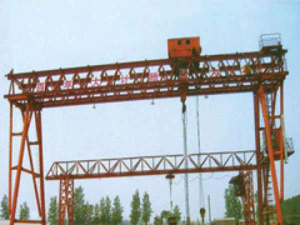 Cổng trục có móc dạng vòng