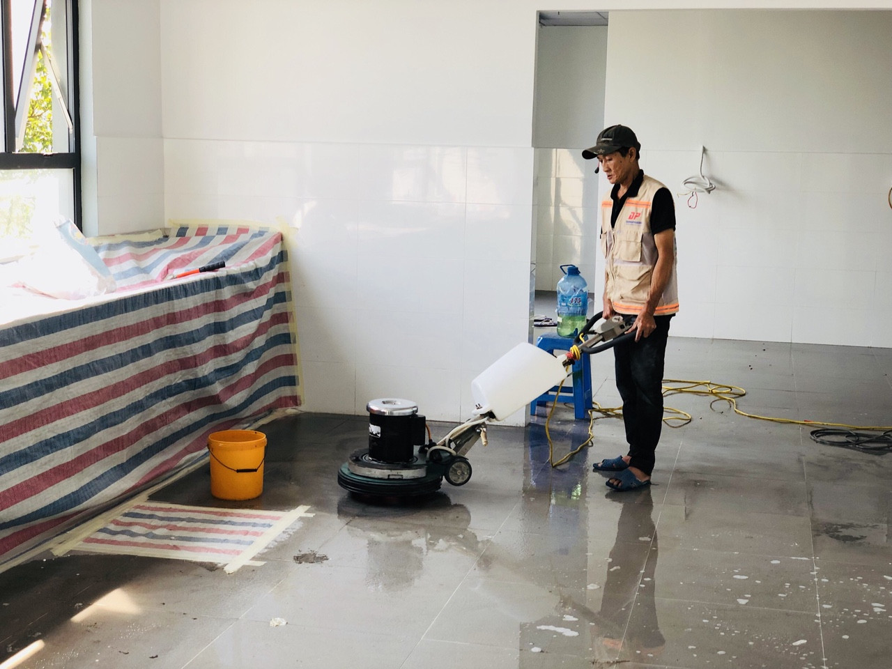 Dịch vụ chà sàn