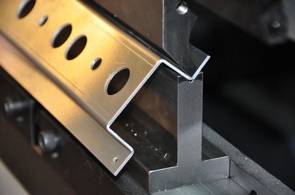 Gia công cơ khí chấn đột dập