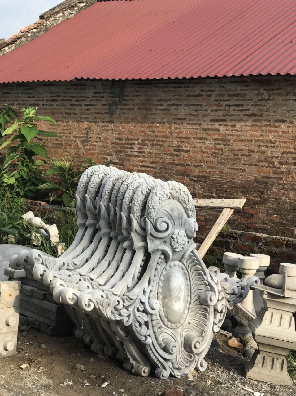 Phù điêu xi măng