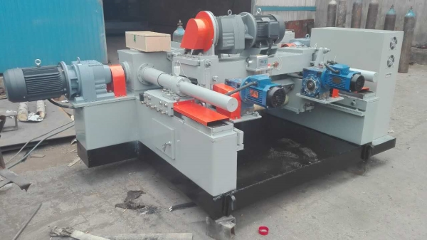 Máy bóc Veneer