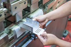 Gia công chấn CNC