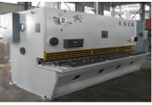 Máy cắt tôn thủy lực