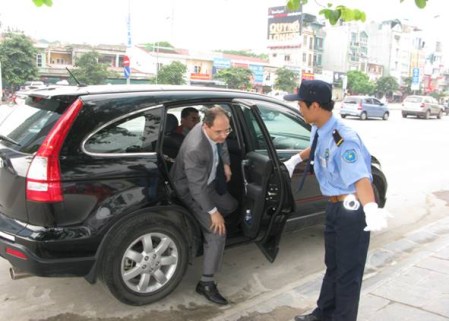 Dịch vụ bảo vệ yếu nhân