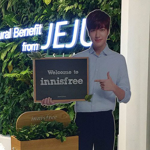 Thi công standee mô hình