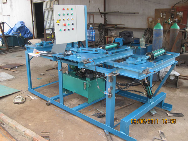 Máy uốn ống