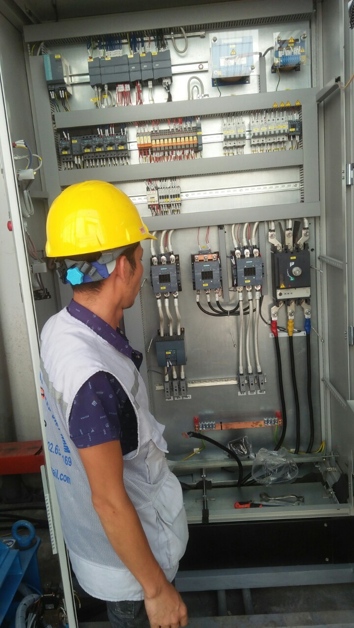 Lắp đặt tủ điện điều khiển trung tâm