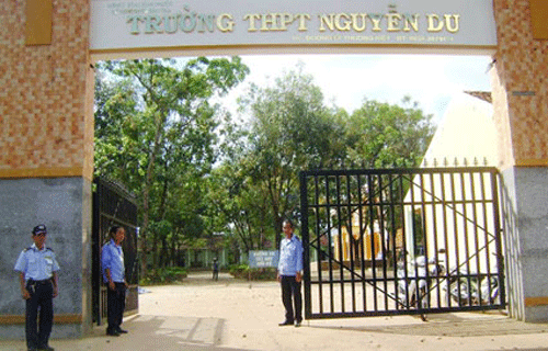 Bảo vệ trường học