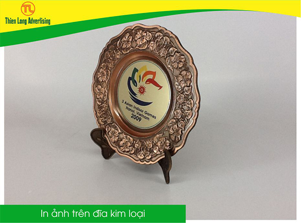 In trên đĩa kim loại