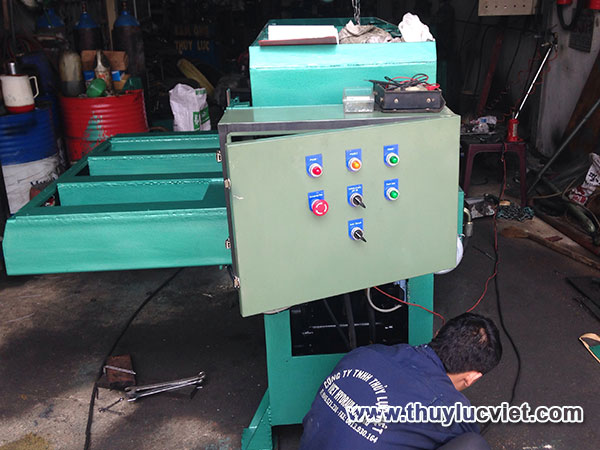 Máy chặt mút xốp